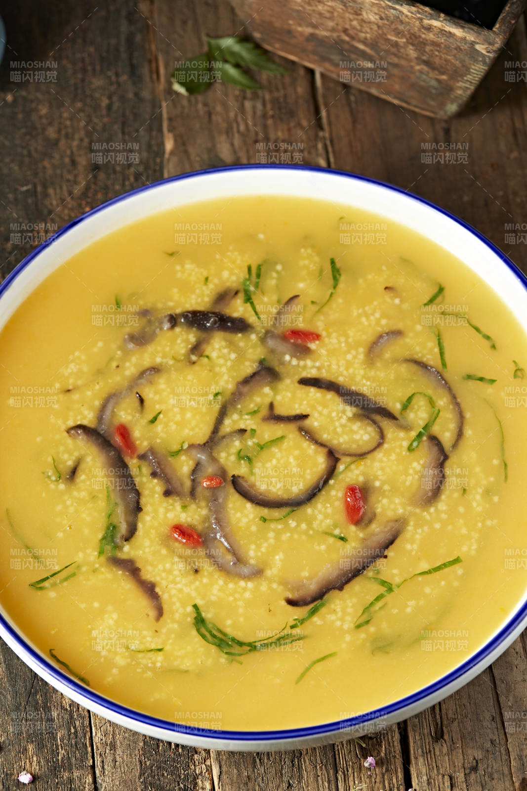 枸杞海参金米粥图片