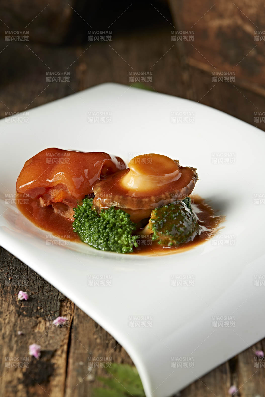 浇汁猪脚扣鲍鱼图片