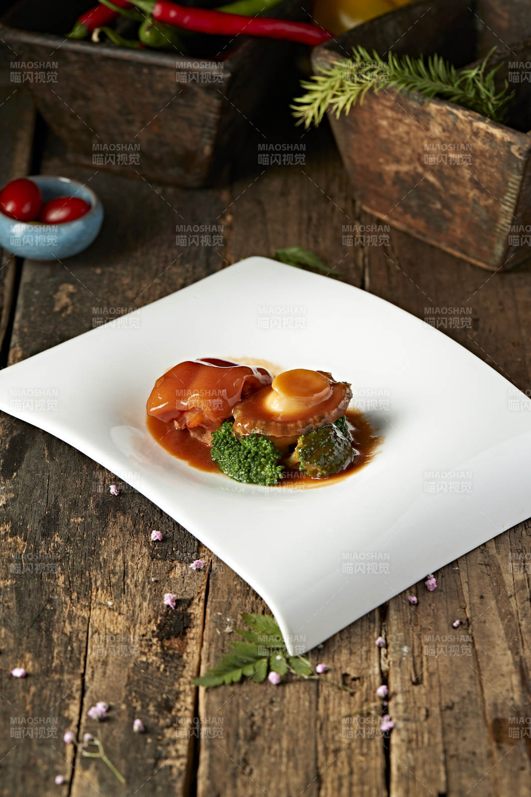 浇汁猪脚扣鲍鱼图片