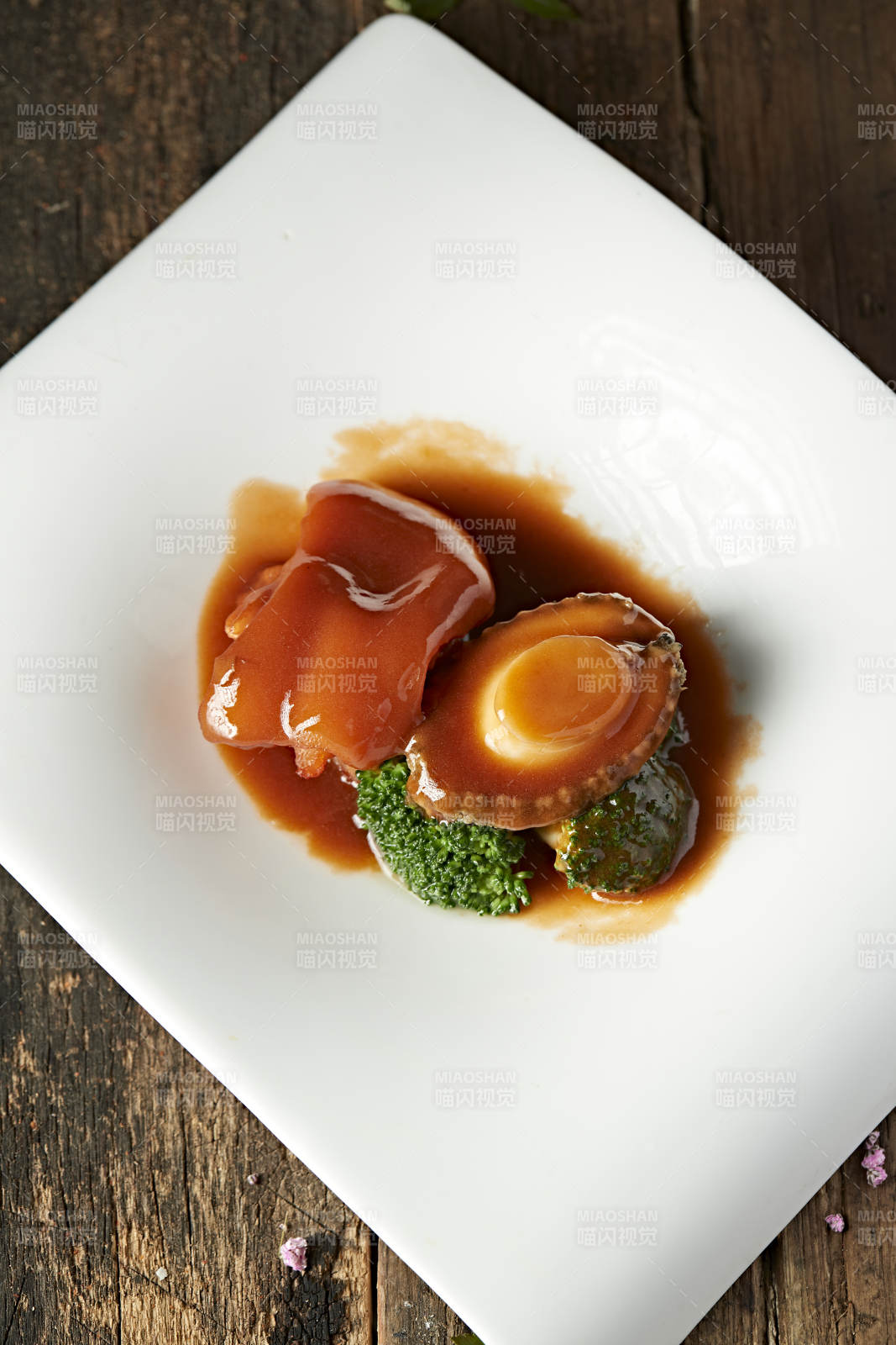 浇汁猪脚扣鲍鱼图片