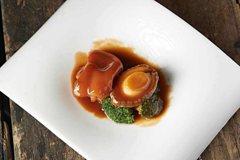 浇汁猪脚扣鲍鱼图片