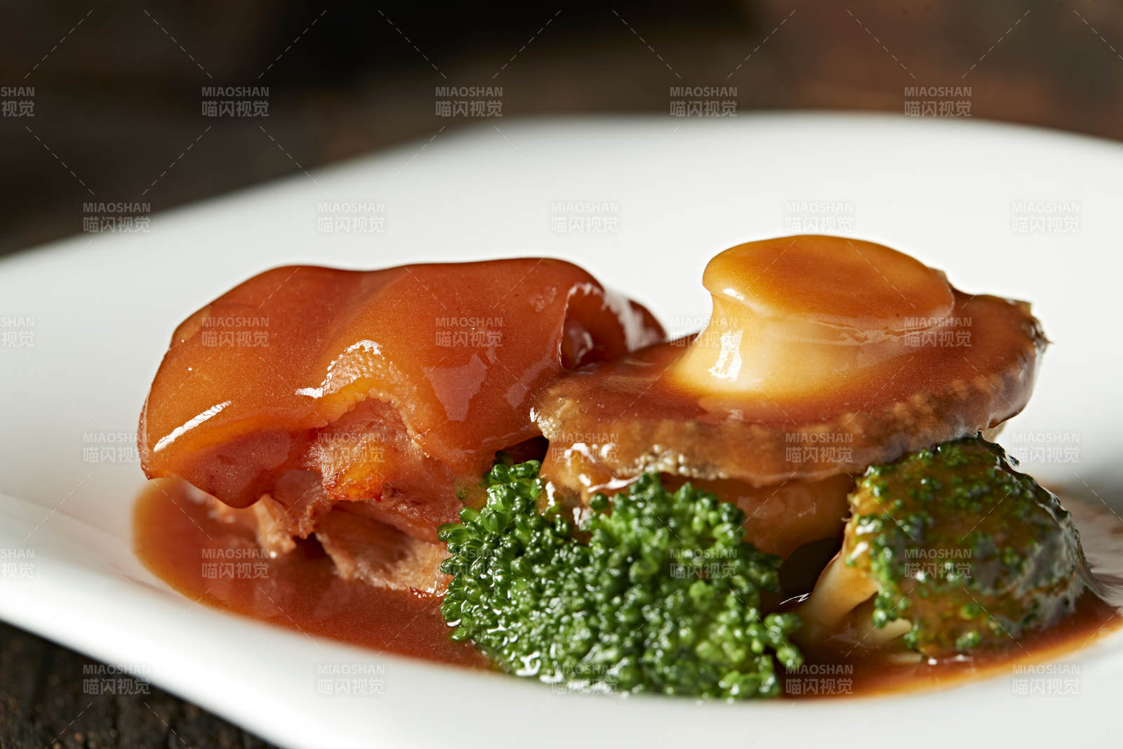 浇汁猪脚扣鲍鱼图片