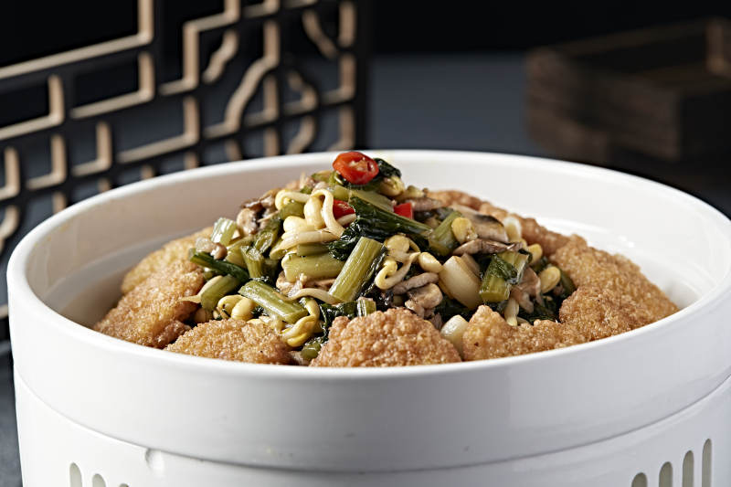 雪里红猪肉口蘑炖黄豆芽配黄面炸糕图片