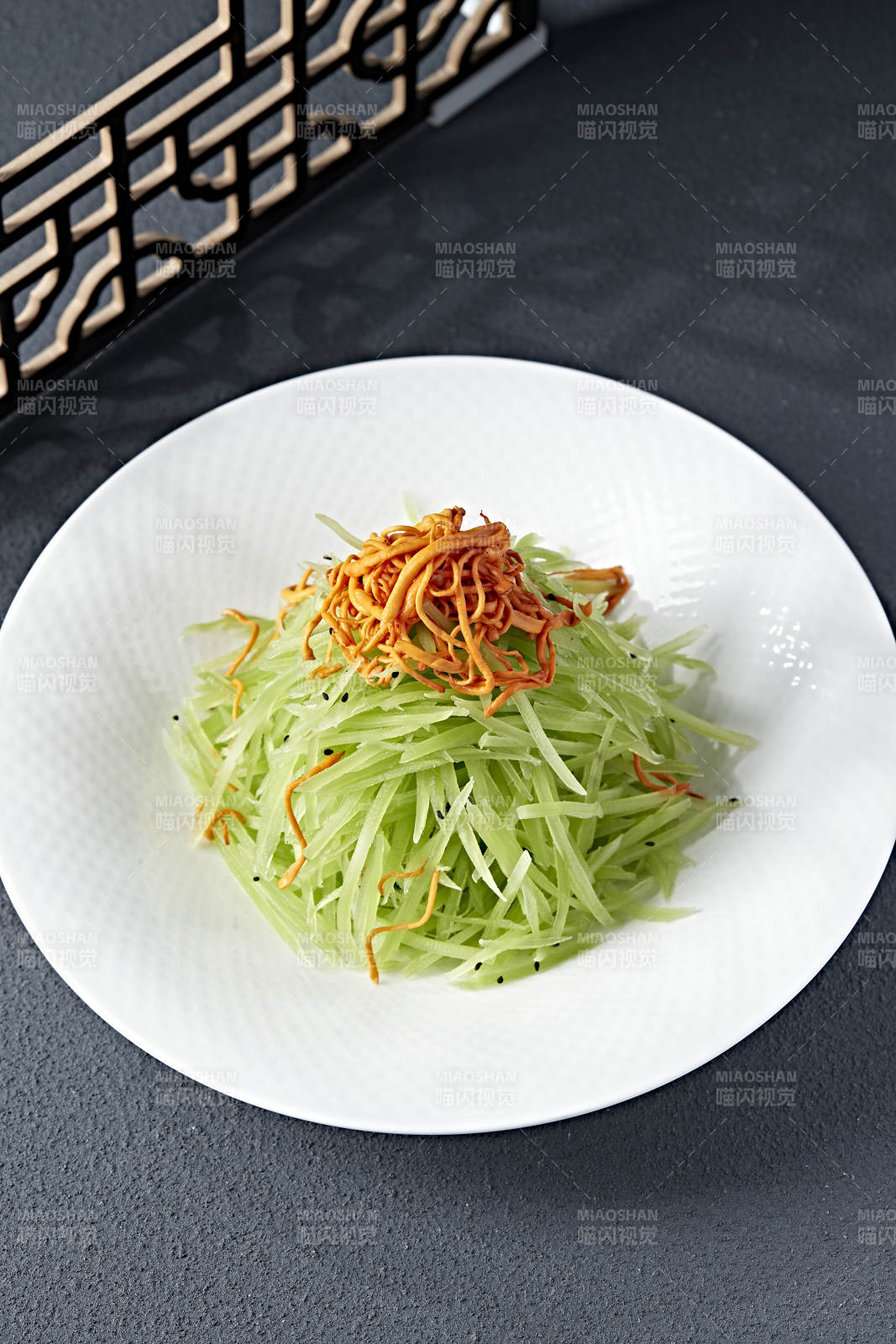 精美凉菜虫草花巧拌卤笋丝图片