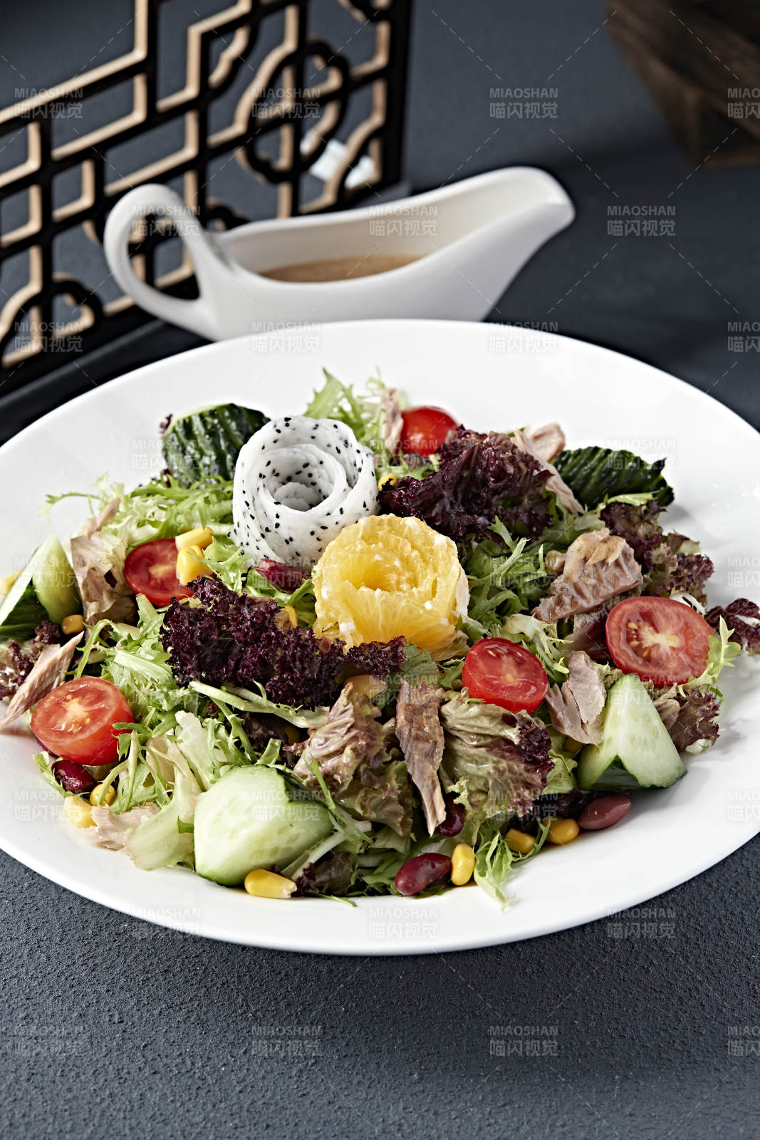 金枪鱼时蔬果蔬大拌菜图片