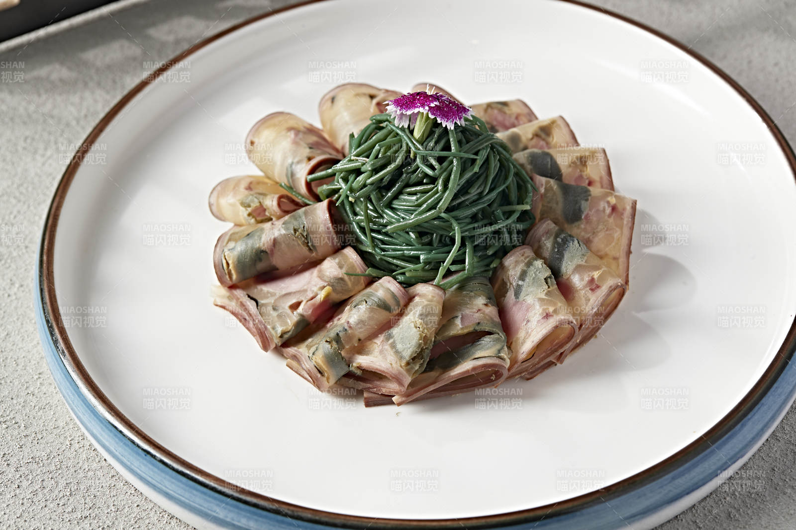 皮蛋猪耳蹄筋卷切片图片