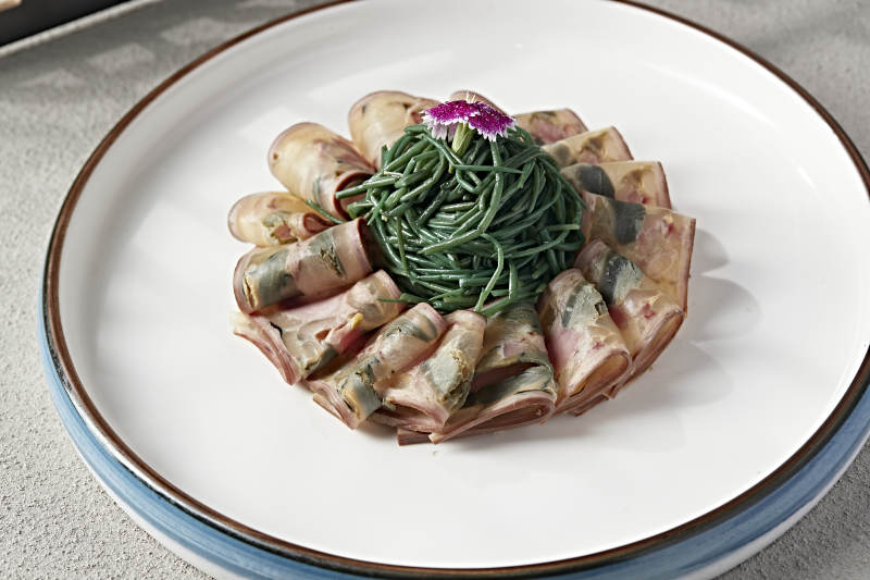 皮蛋猪耳蹄筋卷切片图片