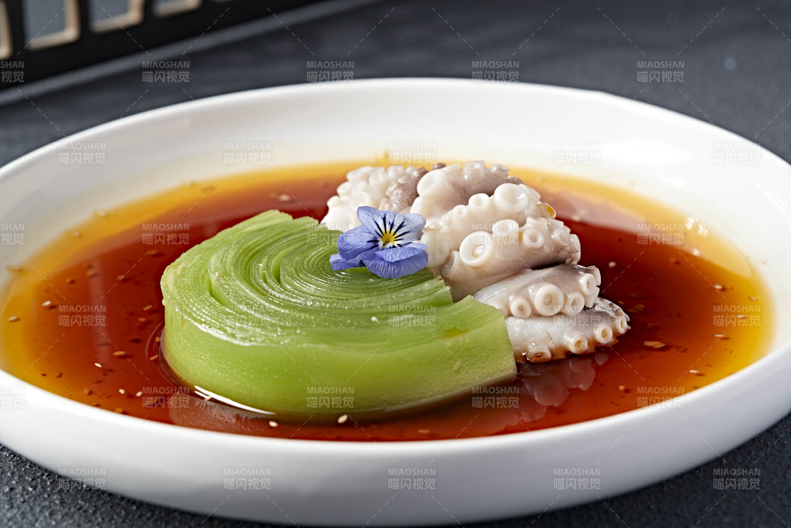 精美凉菜捞汁笋片生腌八爪鱼图片