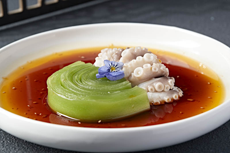 精美凉菜捞汁笋片生腌八爪鱼图片