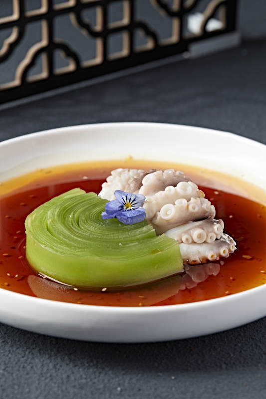 精美凉菜捞汁笋片生腌八爪鱼图片