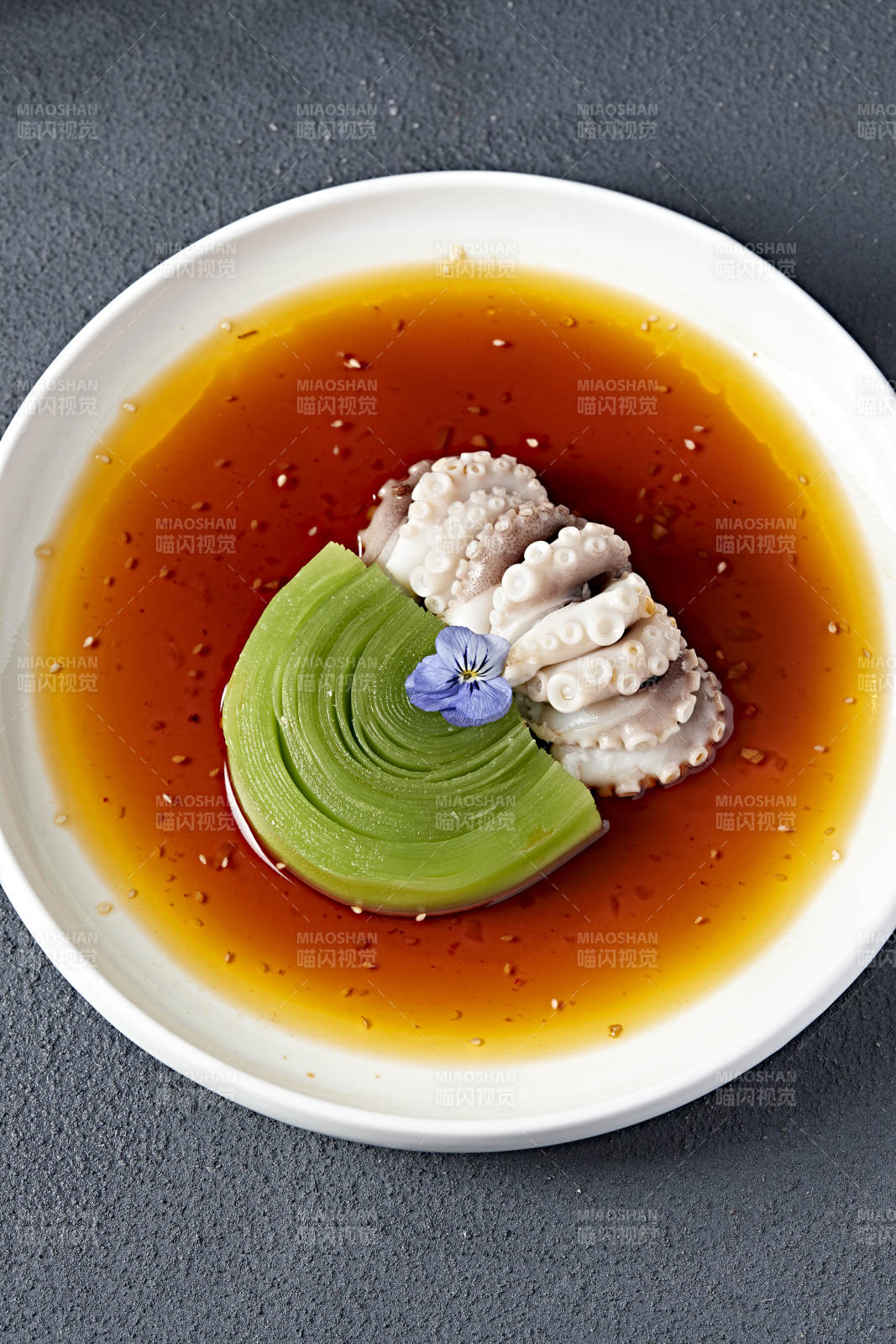 精美凉菜捞汁笋片生腌八爪鱼图片