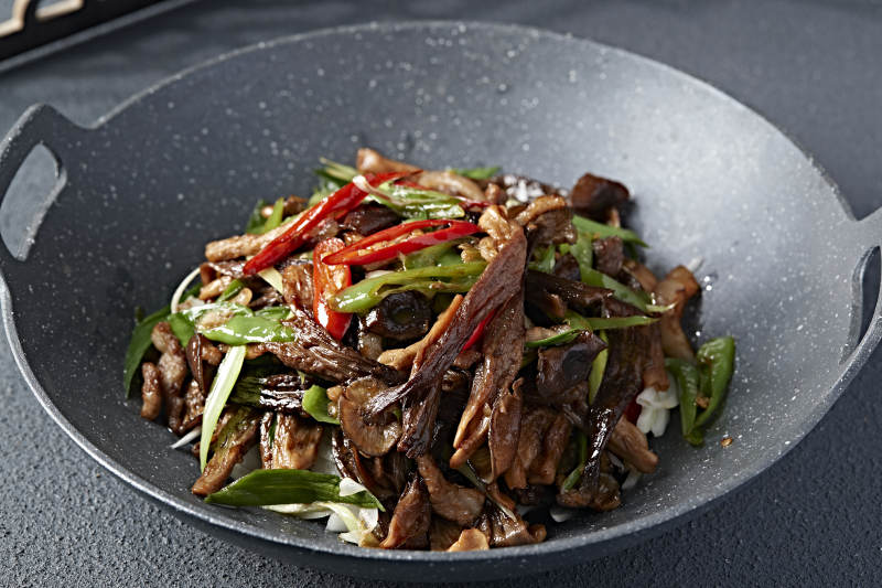 香辣干锅腊肉茶树菇图片