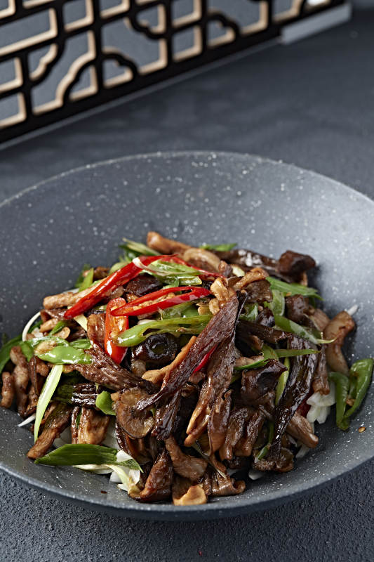 香辣干锅腊肉茶树菇图片