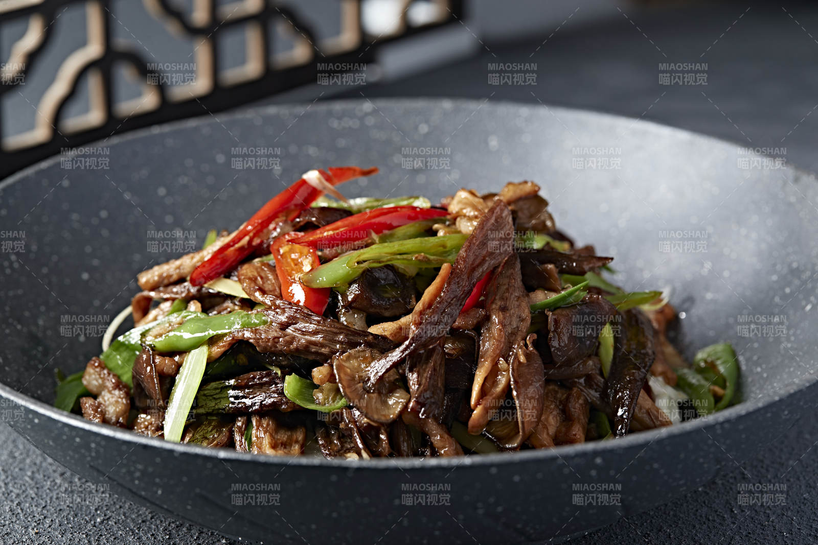 香辣干锅腊肉茶树菇图片