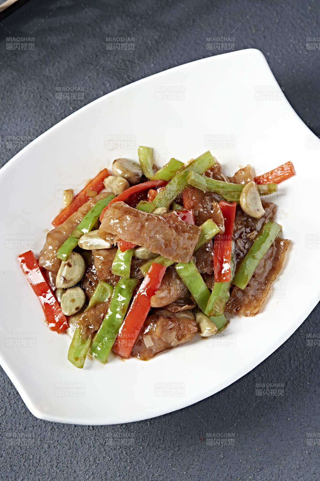 腊八蒜双椒炒猪皮图片