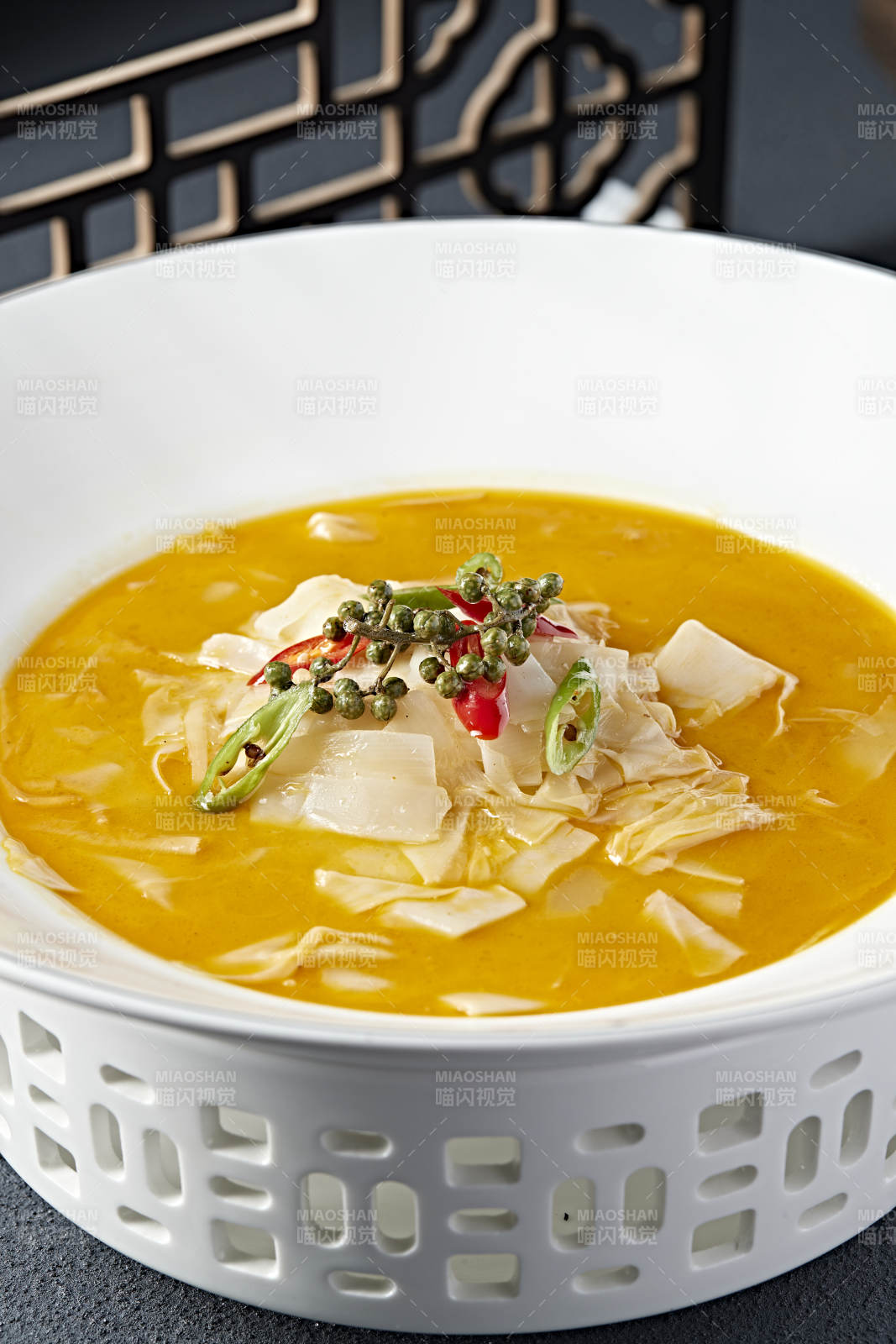 浓汤藤椒炖笋衣图片