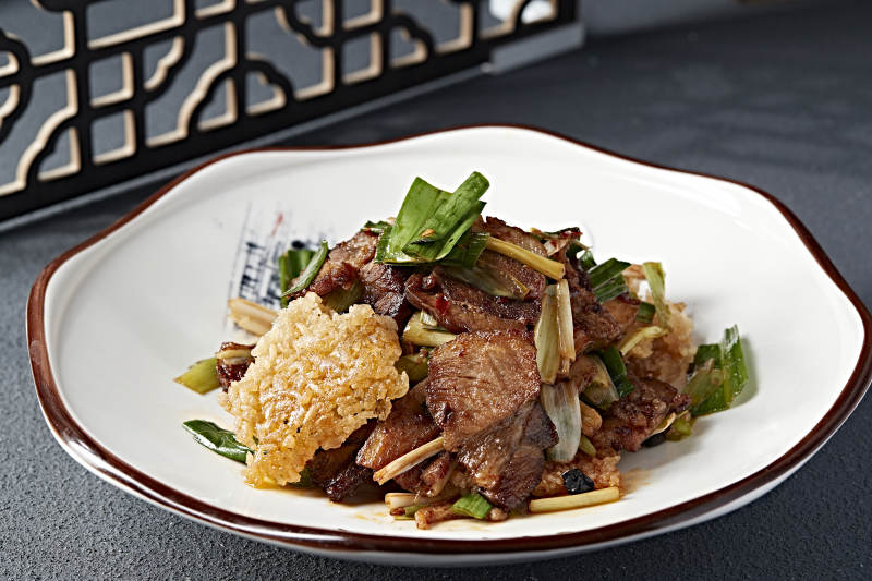 蒜苗火爆锅巴回锅肉图片