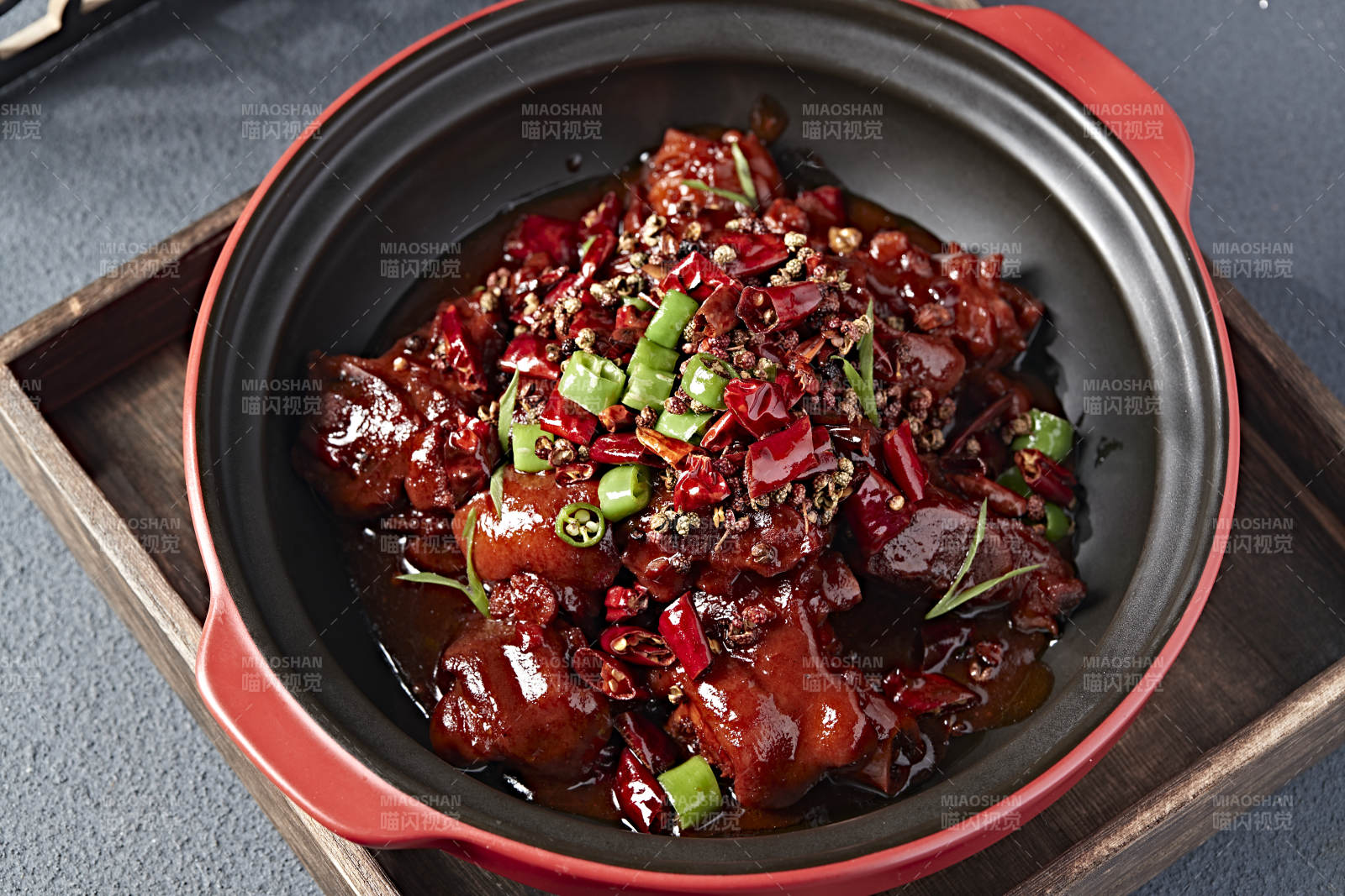 砂锅红焖香辣猪蹄块图片