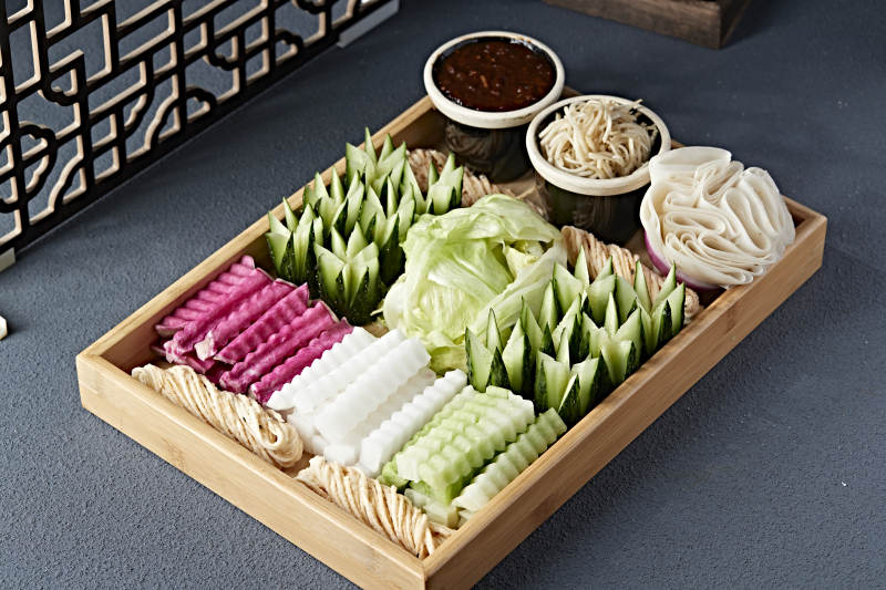 东北农家蘸酱菜卷饼大拼盘图片