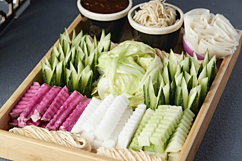 东北农家蘸酱菜卷饼大拼盘图片