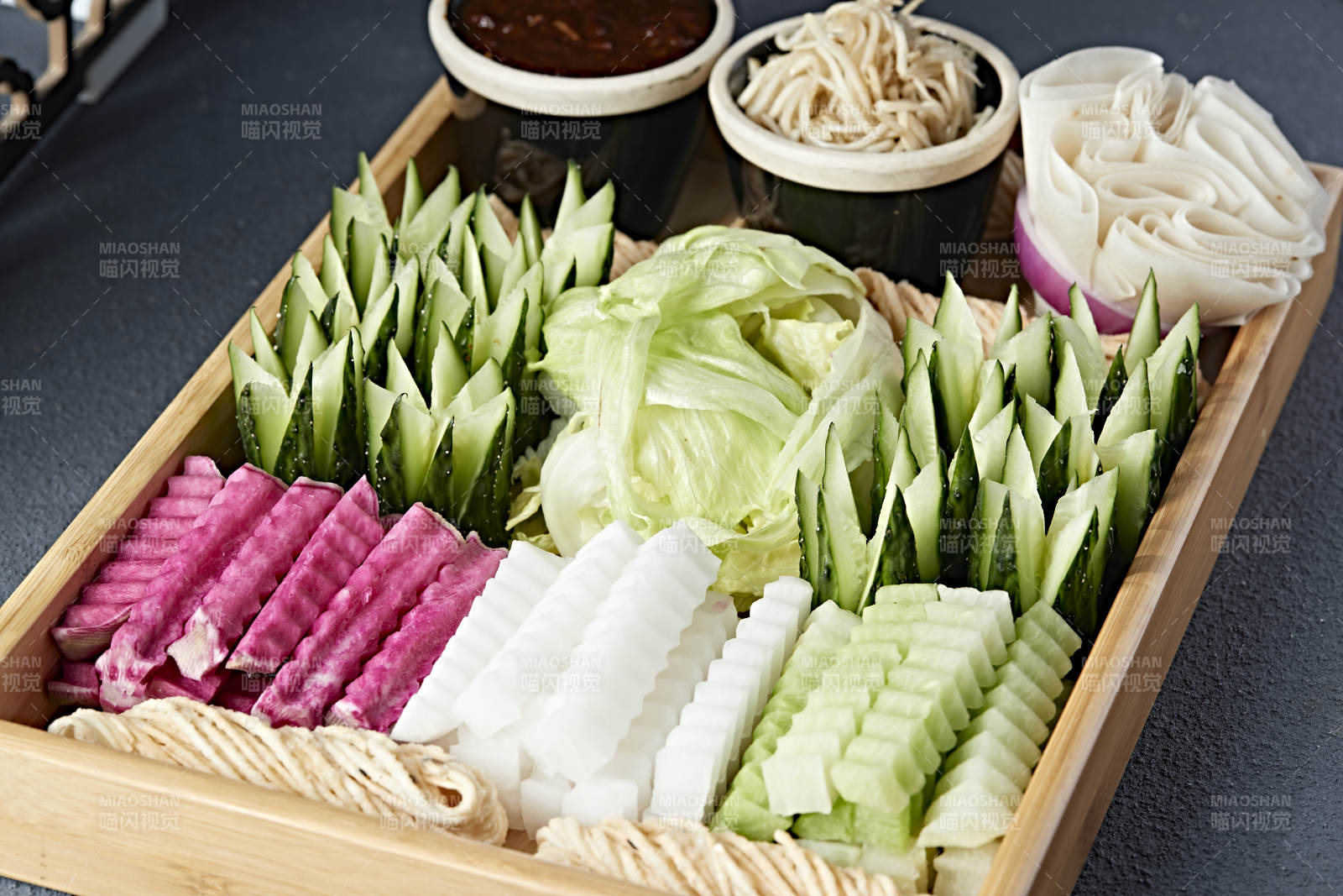 东北农家蘸酱菜卷饼大拼盘图片