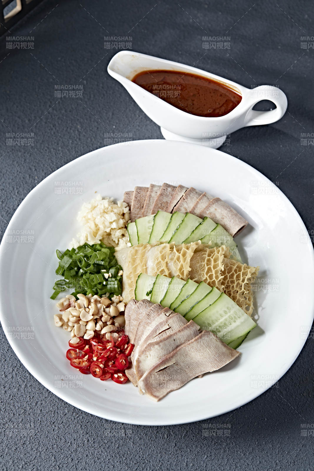 浇汁时蔬牛舌金钱肚图片