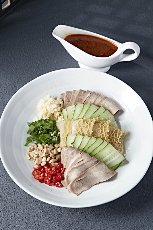 浇汁时蔬牛舌金钱肚图片