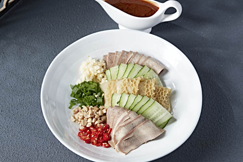 浇汁时蔬牛舌金钱肚图片