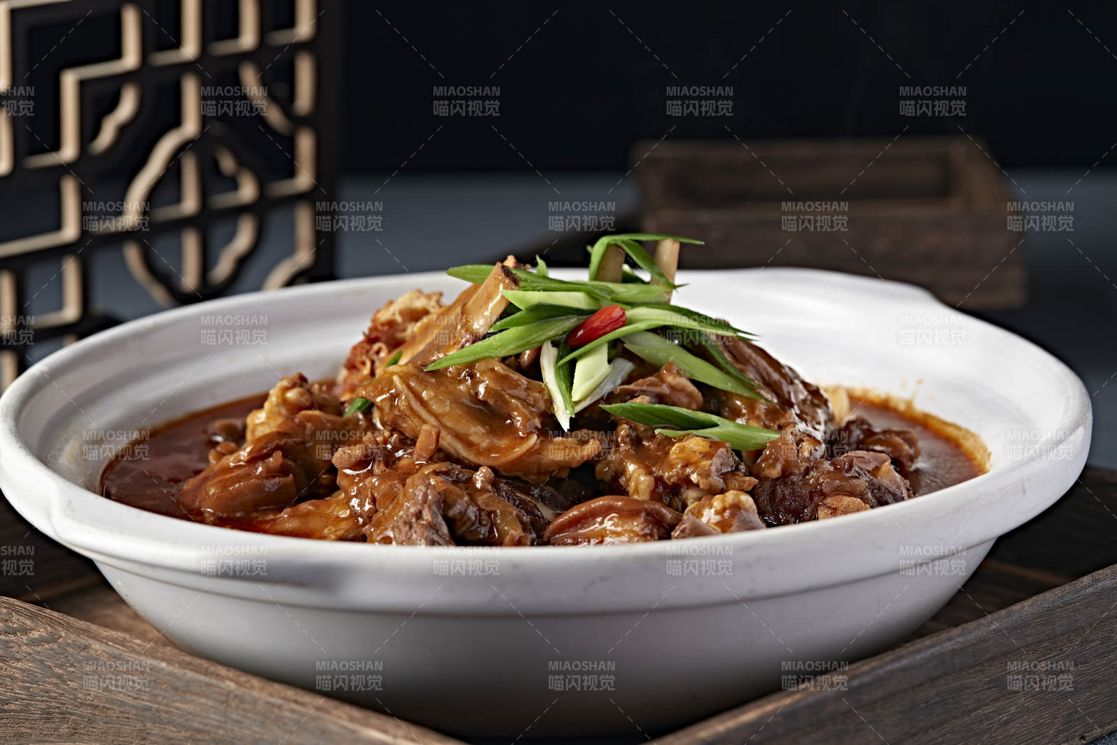 砂锅红焖香辣羊排带皮羊肉图片