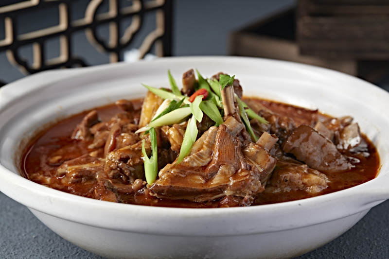 砂锅红焖香辣羊排带皮羊肉图片