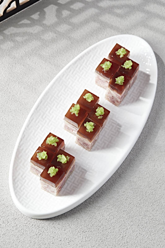 五香压肘花皮冻图片