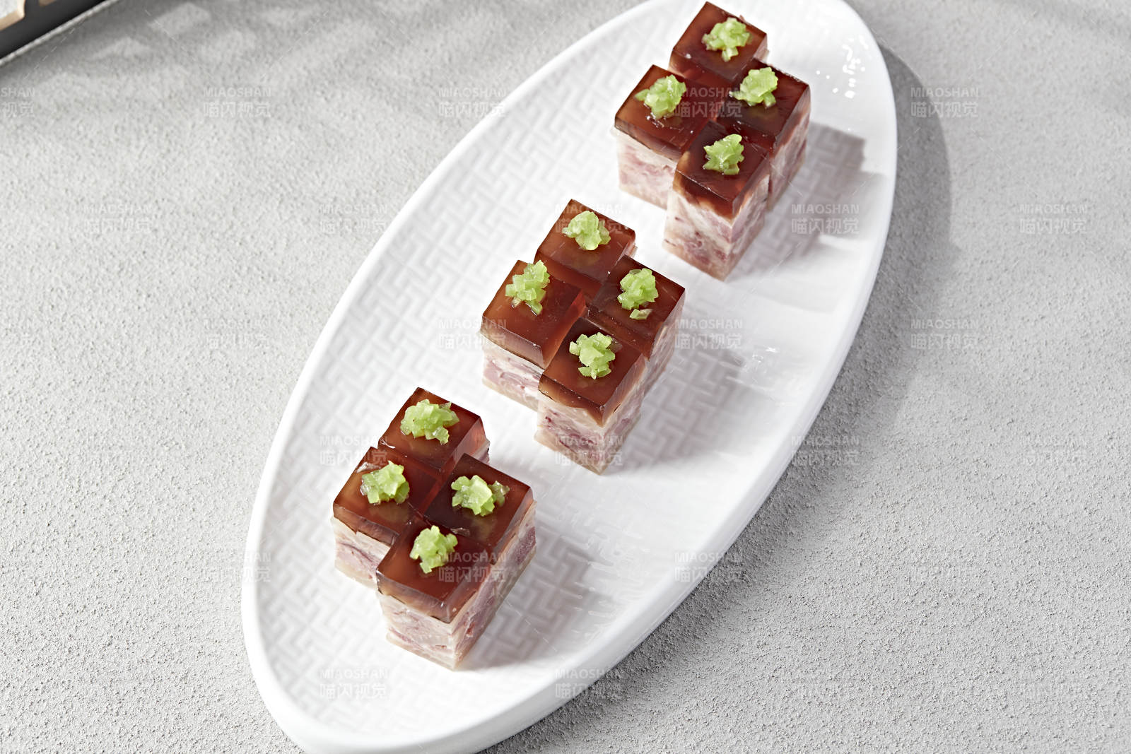 五香压肘花皮冻图片