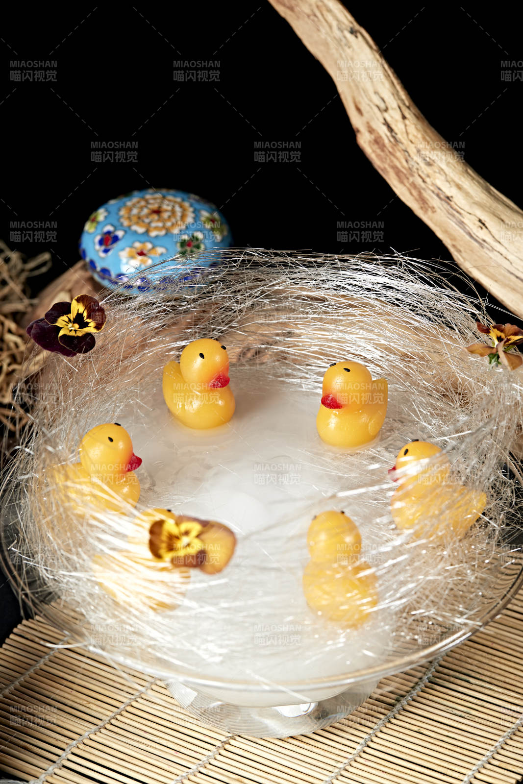 美味茶餐糖丝芒果果冻小黄鸭图片