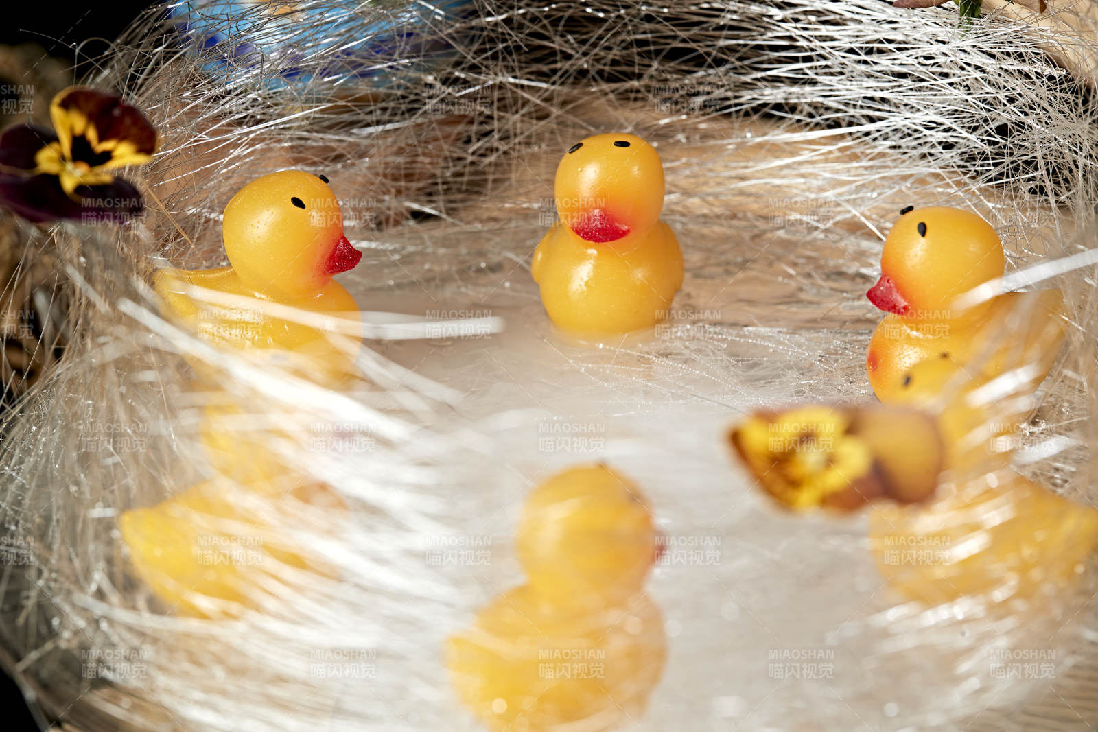 美味茶餐糖丝芒果果冻小黄鸭图片