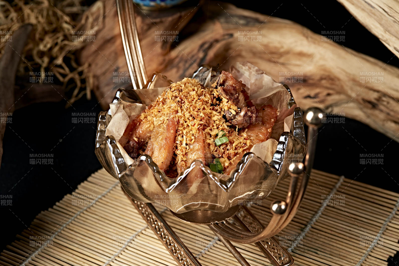 美味茶餐避风塘蒜香炸鸡翅图片