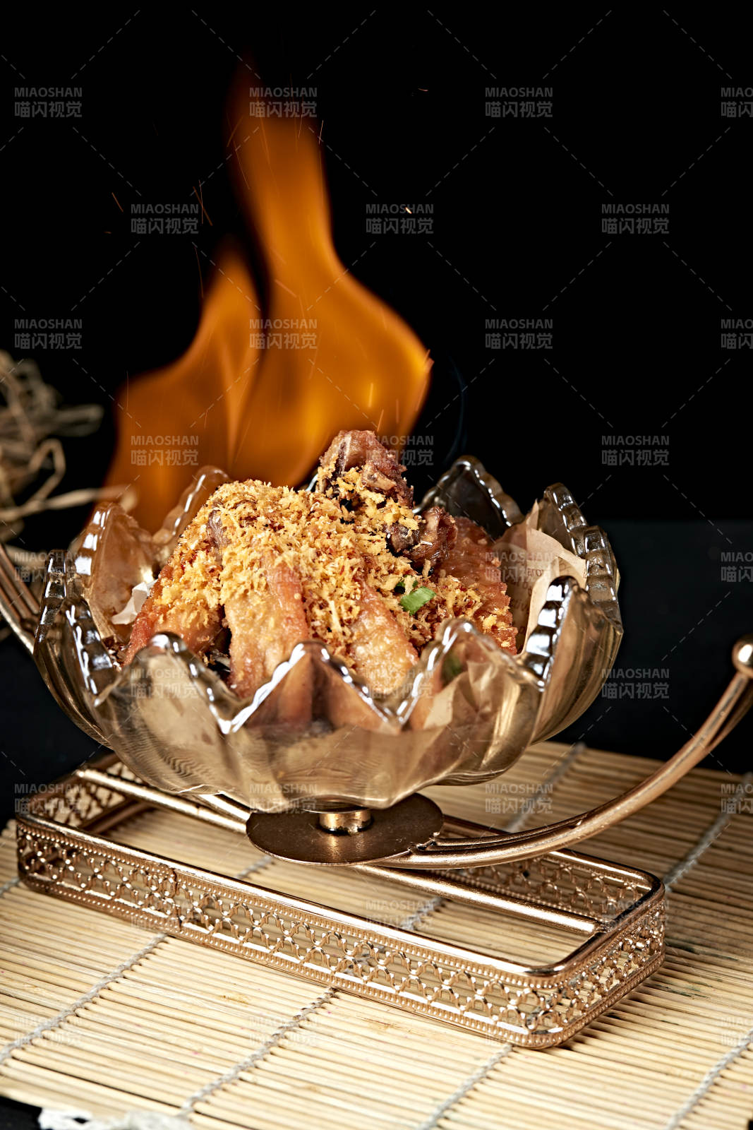 美味茶餐避风塘蒜香炸鸡翅图片