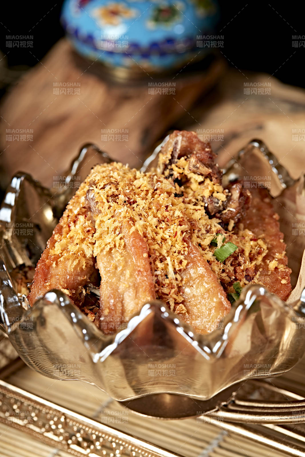 美味茶餐避风塘蒜香炸鸡翅图片