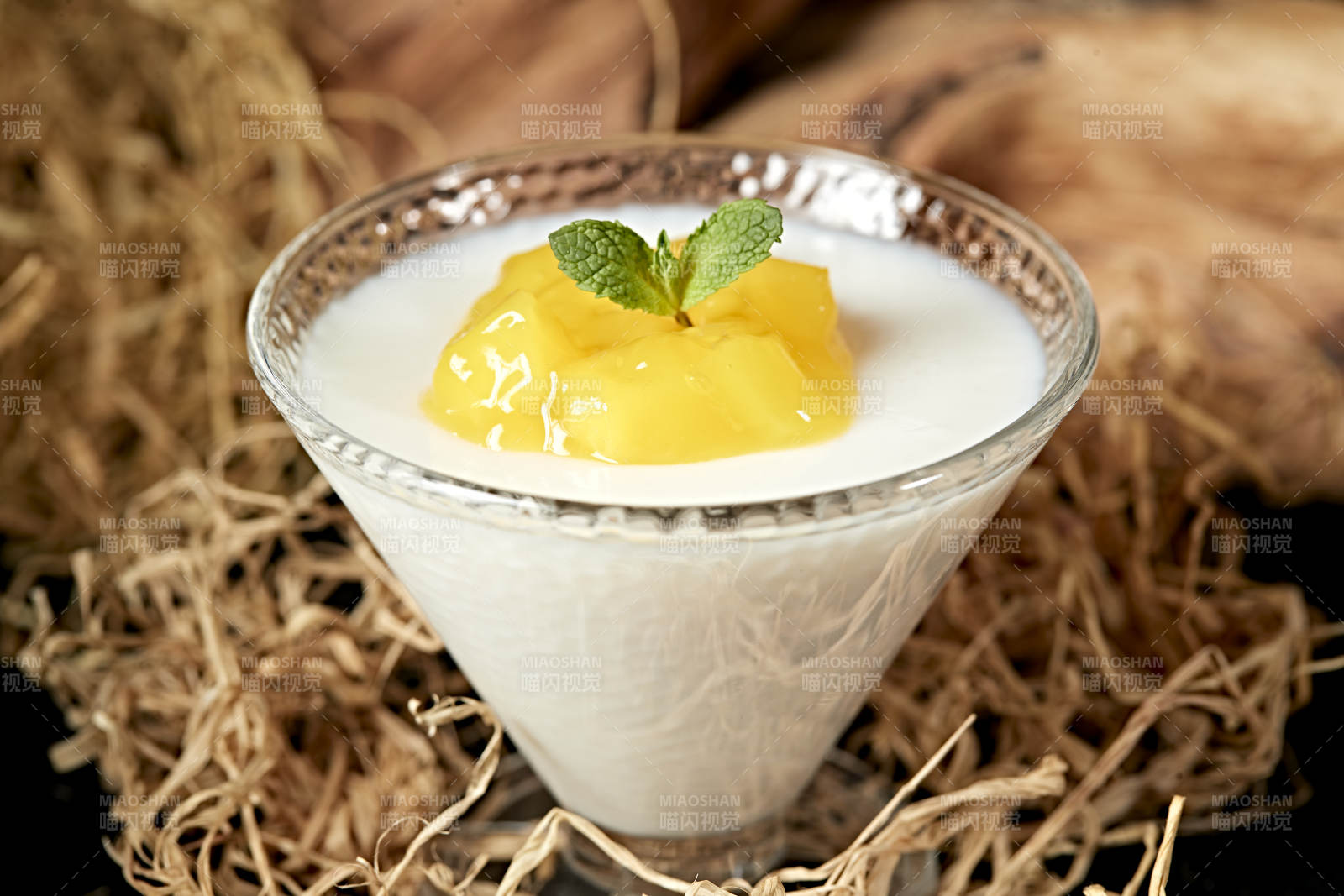 美味椰奶芒果粒布丁图片