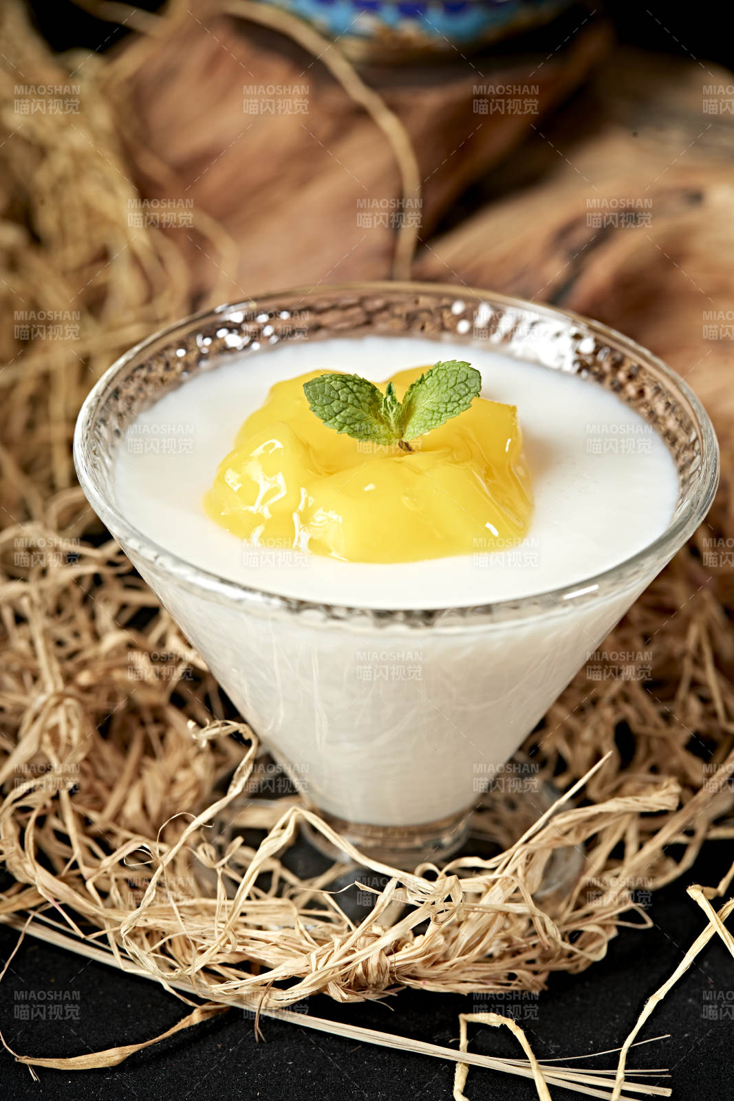 美味椰奶芒果粒布丁图片
