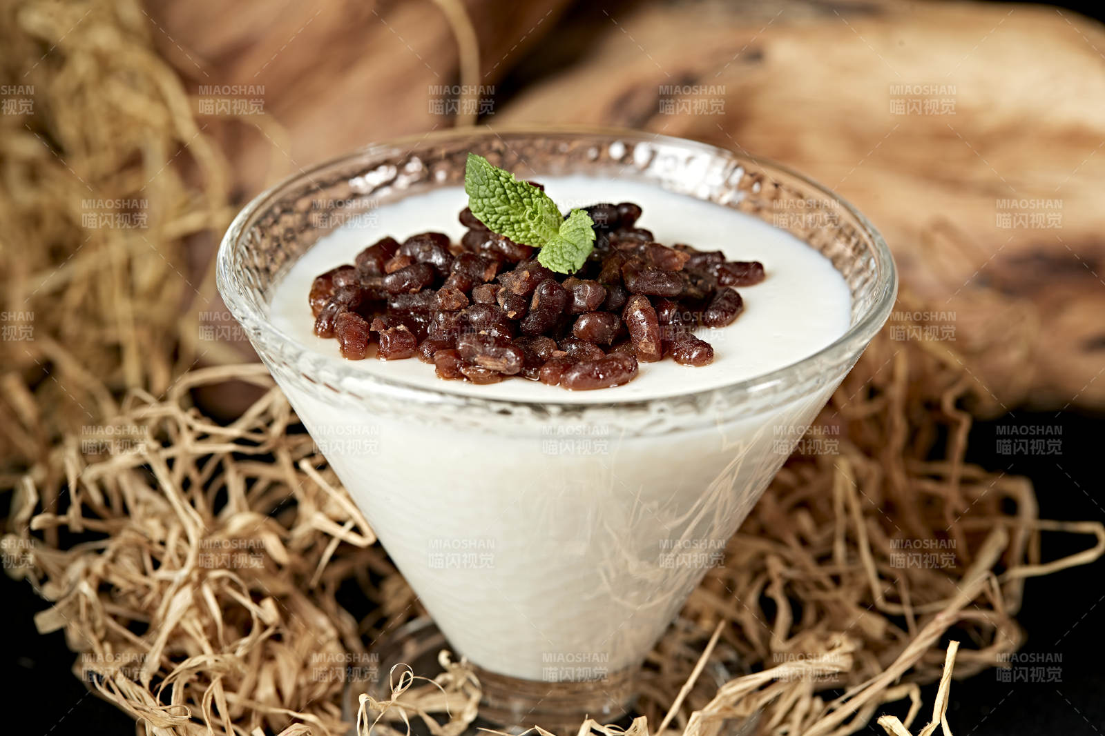 美味鲜奶红豆布丁图片