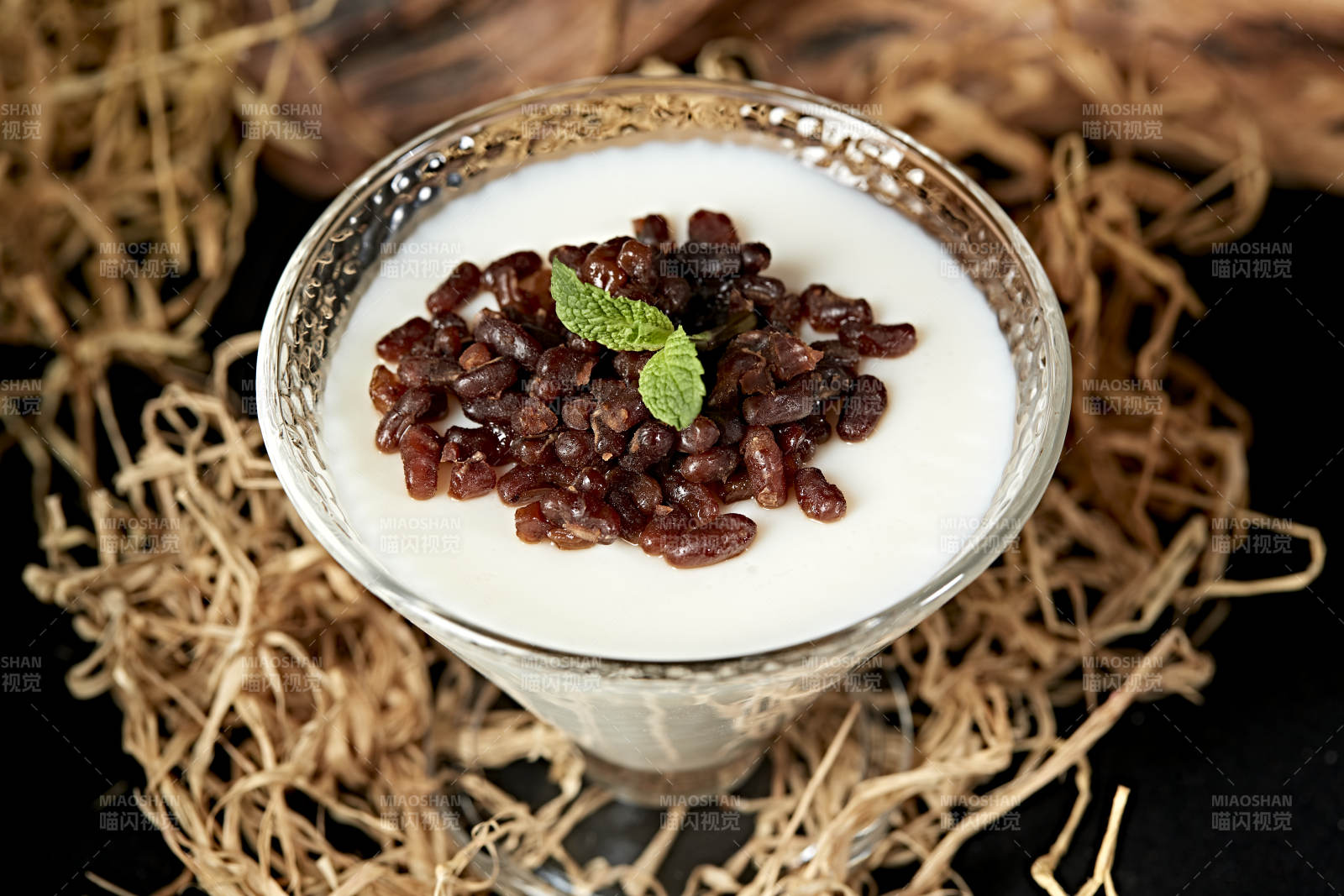 美味鲜奶红豆布丁图片