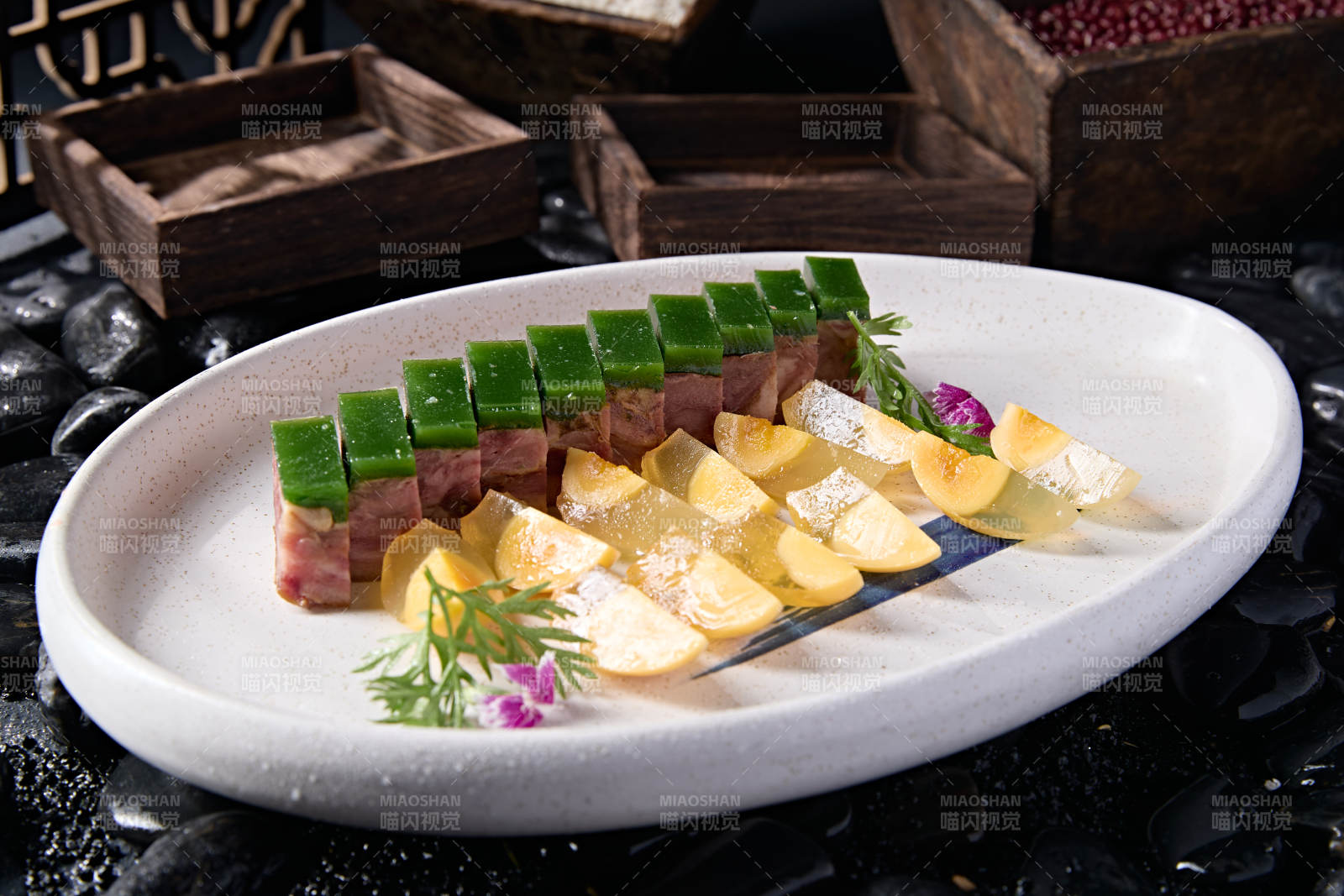 茴香皮冻压肴肉配水晶实蛋图片