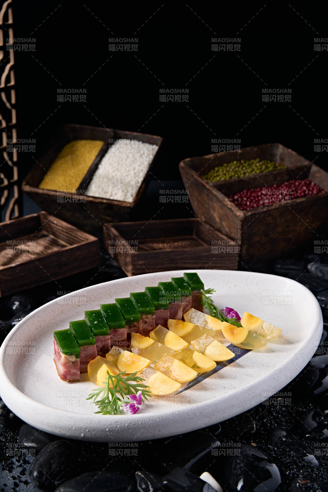 茴香皮冻压肴肉配水晶实蛋图片