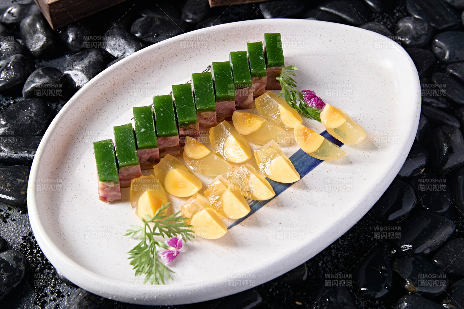 茴香皮冻压肴肉配水晶实蛋图片