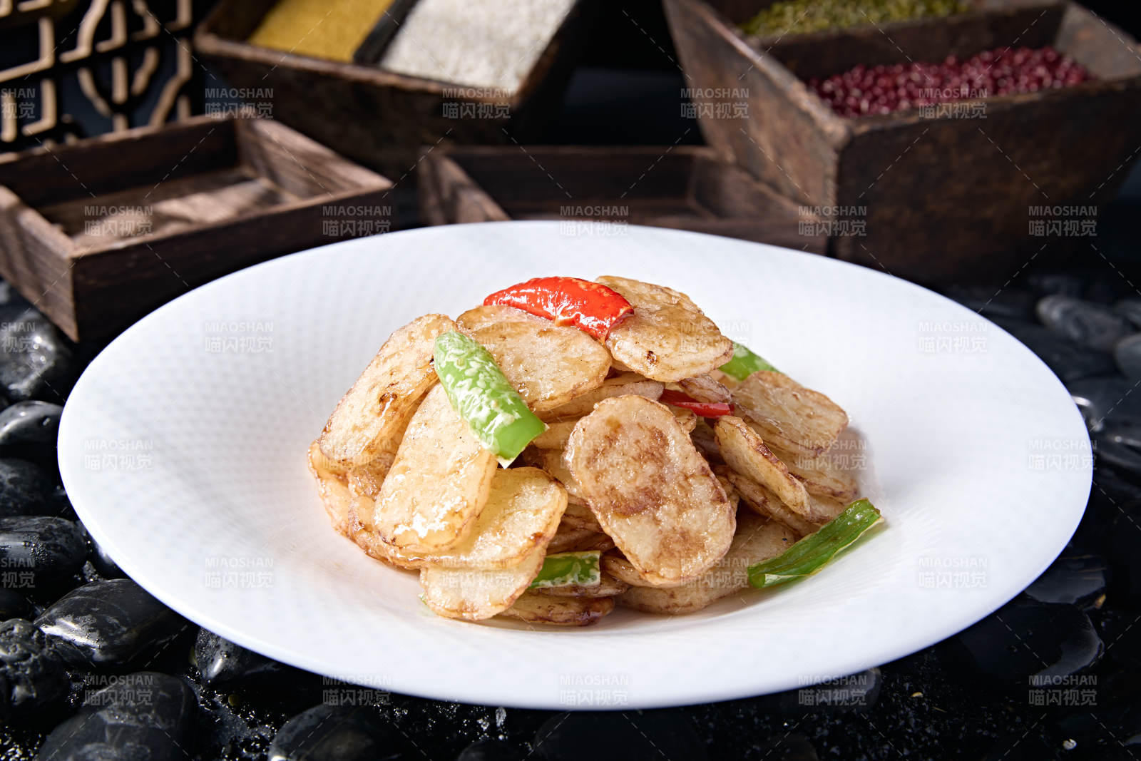 虎皮彩椒油炸糖霜土豆片图片