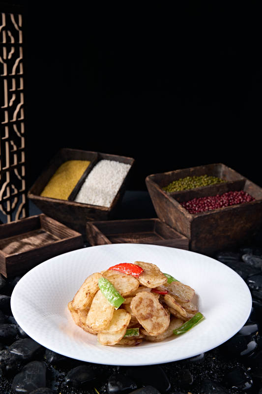 虎皮彩椒油炸糖霜土豆片图片