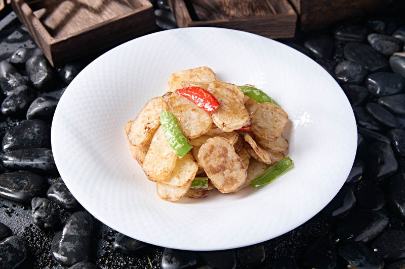 虎皮彩椒油炸糖霜土豆片图片