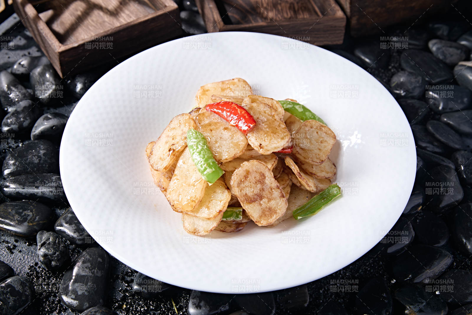 虎皮彩椒油炸糖霜土豆片图片