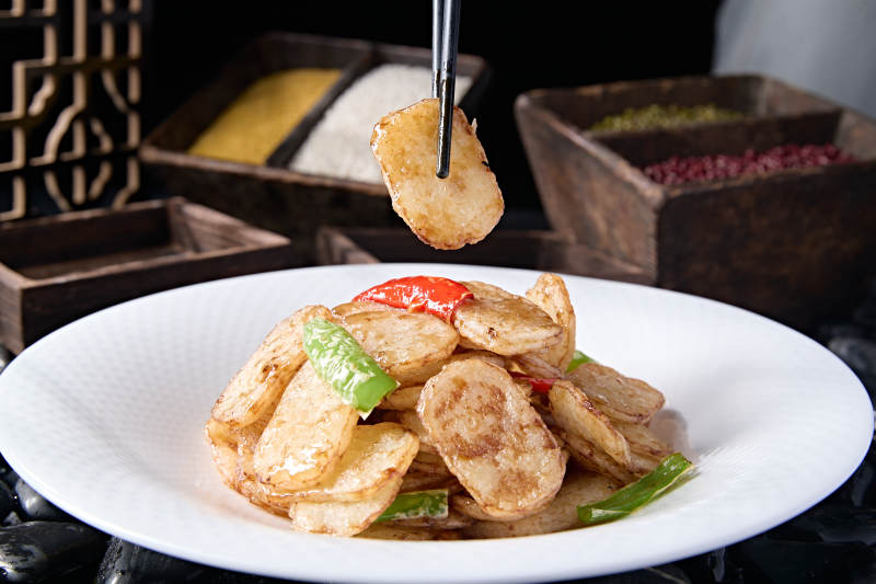 虎皮彩椒油炸糖霜土豆片图片