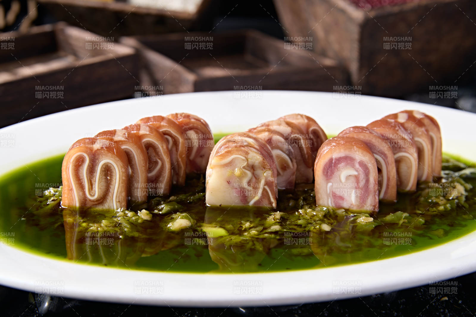 青葱葱油油浸猪耳丝卷切片图片